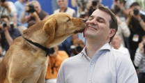 Kornel Mundruczo con un cane protagonista di White God Kornel Mundruczo con un cane protagonista di White God