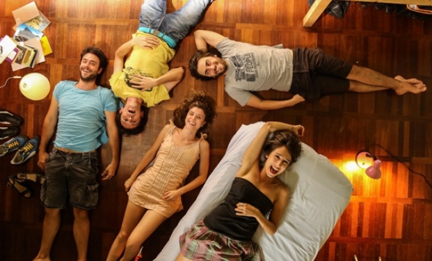 una scena di "Fino a qui tutto bene" una scena di "Fino a qui tutto bene"