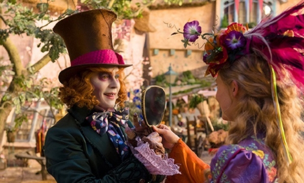 Alice attraverso lo specchio Alice attraverso lo specchio