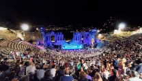 Il teatro antico a Taormina Il teatro antico a Taormina