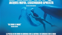 La locandina di L'uomo delfino La locandina di L'uomo delfino