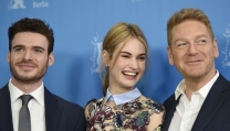 Il cast di Cenerentola: Richard Madden, Lily James, Kenneth Branagh Il cast di Cenerentola: Richard Madden, Lily James, Kenneth Branagh