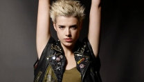 Agyness Deyn in Sunset Song Agyness Deyn in Sunset Song