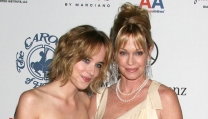 Dakota Johnson con la mamma Melanie Griffith Dakota Johnson con la mamma Melanie Griffith