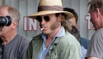 una scena di "Inherent Vice" una scena di "Inherent Vice"