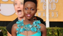 Lupita Nyong'o Photobombata da Emma Thompson Lupita Nyong'o Photobombata da Emma Thompson
