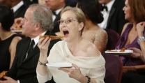 Meryl Streep si mangia una pizza agli ultimi Oscar Meryl Streep si mangia una pizza agli ultimi Oscar