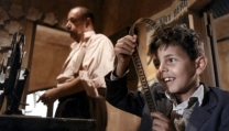 una scena di "Nuovo Cinema Paradiso" una scena di "Nuovo Cinema Paradiso"