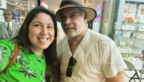 Ray Liotta con una fan Ray Liotta con una fan