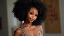Yaya DaCosta nel ruolo di Whitney Houston Yaya DaCosta nel ruolo di Whitney Houston