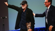 Tomas Milian riceve il premio da Sergio Castellitto