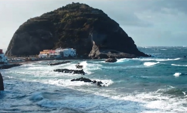A casa tutti bene - una delle scene modificate da EDI A casa tutti bene - una delle scene modificate da EDI