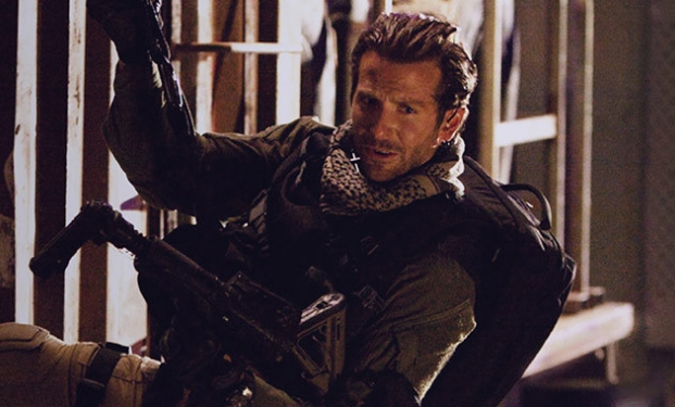 Bradley Cooper in American Sniper di Clint Eastwood Bradley Cooper in American Sniper di Clint Eastwood