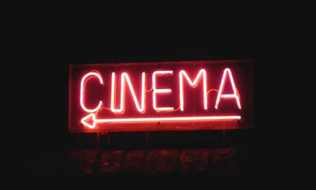 Insegna di una sala cinematografica Insegna di una sala cinematografica