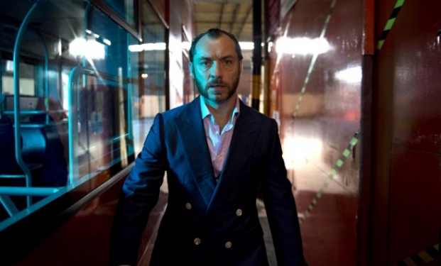 una scena di Dom Hemingway una scena di Dom Hemingway
