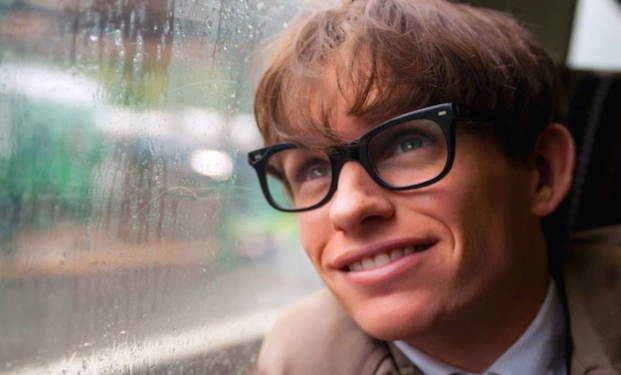 Eddie Redmayne interpreta Stephen Hawking in "La teoria del tutto" Eddie Redmayne interpreta Stephen Hawking in "La teoria del tutto"
