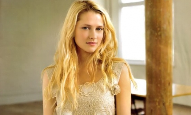 Teresa Palmer in 2:22 Teresa Palmer in 2:22