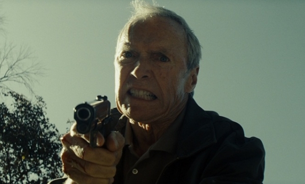 Clint Eastwood, ultimo bad-ass del cinema americano Clint Eastwood anticipa l'uscita di American Sniper