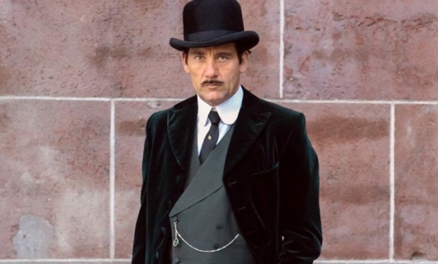 Clive Owen in The Knick di Steven Soderbergh Clive Owen in The Knick di Steven Soderbergh