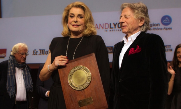 Catherine Deneuve riceve il premio alla carriera da Roman Polanski Catherine Deneuve riceve il premio alla carriera da Roman Polanski