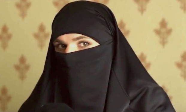 Due Sotto Il Burqa Due Sotto Il Burqa