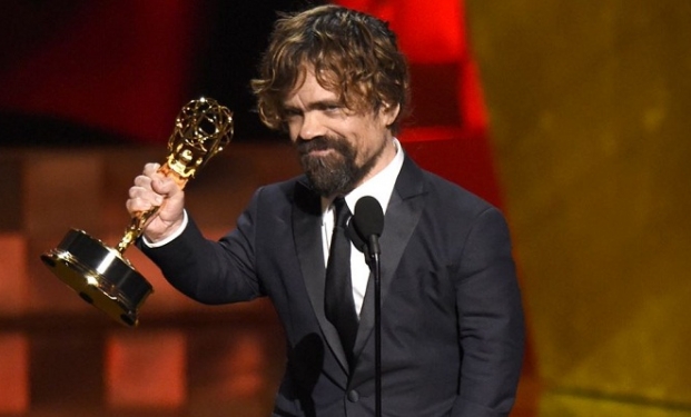 Peter Dinklage ritira il premio Peter Dinklage ritira il premio