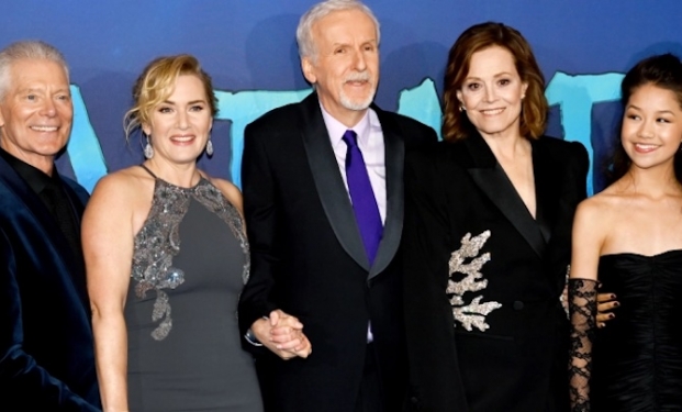 Stephen Lang, Kate Winslet, James Cameron, Sigourney Weaver e Trinity Jo-Li Bliss martedì a Londra Stephen Lang, Kate Winslet, James Cameron, Sigourney Weaver e Trinity Jo-Li Bliss martedì a Londra