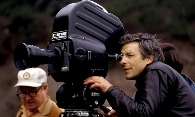 John Cassavetes mentre gira "Una moglie" John Cassavetes mentre gira "Una moglie"