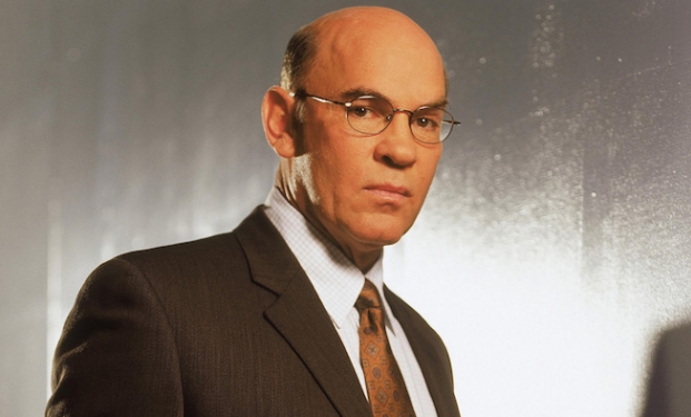Mitch Pileggi è Walter Skinner Mitch Pileggi è Walter Skinner