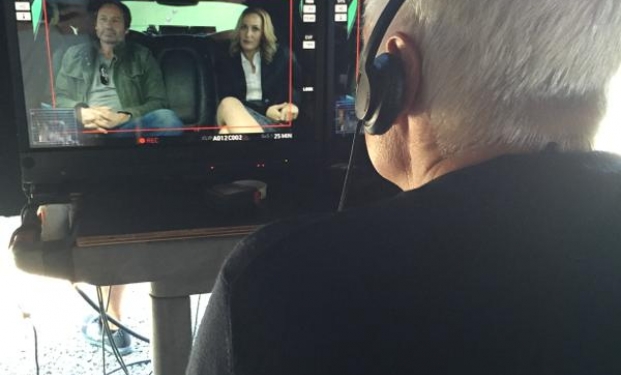 Prima foto di Mulder e Scully sul set di X Files Prima foto di Mulder e Scully sul set di X Files