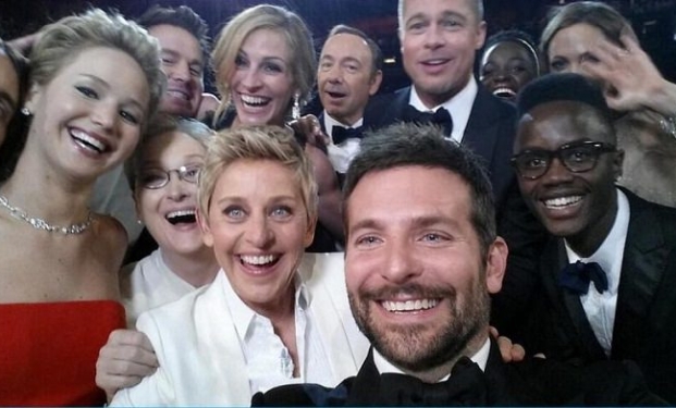 La mitica selfie degli Oscar 2014 La mitica selfie degli Oscar 2014