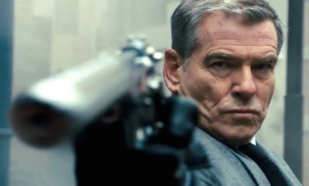 Pierce Brosnan in azione Pierce Brosnan in azione