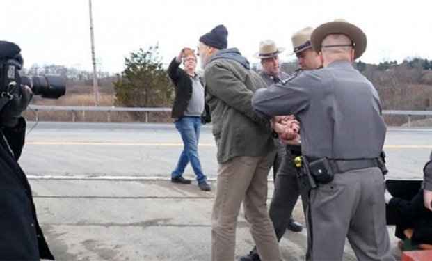 James Cromwell nel momento in cui è stato arrestato James Cromwell nel momento in cui è stato arrestato