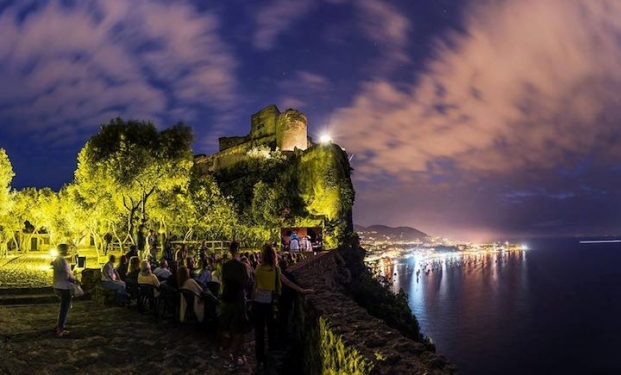 La terrazza degli ulivi che ospita Ischia Film Festival La terrazza degli ulivi che ospita Ischia Film Festival