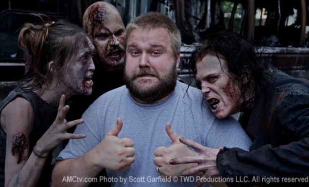 Robert Kirkman con i suoi amati zombie Robert Kirkman con i suoi amati zombie