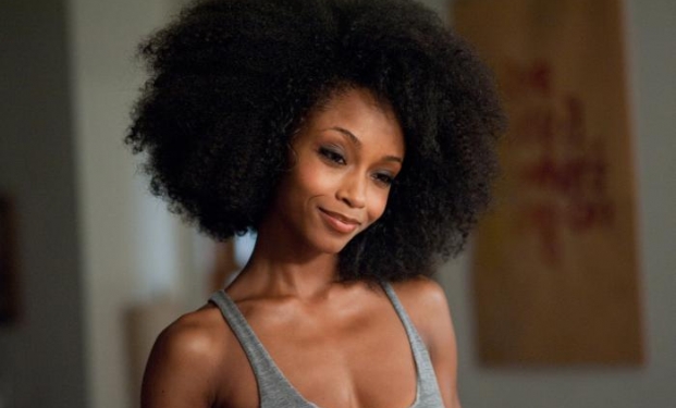 Yaya DaCosta nel ruolo di Whitney Houston Yaya DaCosta nel ruolo di Whitney Houston